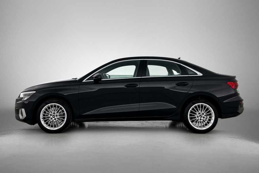 Audi A3 Limousine 30 TFSI Business edition (NAVIGATIE, CAMERA, TRAKHAAK AFNEEMBAAR, 1e EIGENAAR, GOED ONDERHOUDEN)