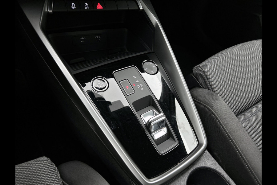 Audi A3 Limousine 30 TFSI Business edition (NAVIGATIE, CAMERA, TRAKHAAK AFNEEMBAAR, 1e EIGENAAR, GOED ONDERHOUDEN)