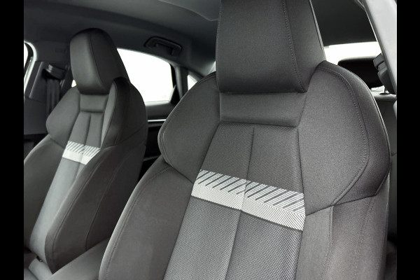 Audi A3 Limousine 30 TFSI Business edition (NAVIGATIE, CAMERA, TRAKHAAK AFNEEMBAAR, 1e EIGENAAR, GOED ONDERHOUDEN)