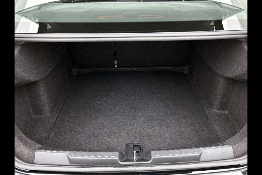 Audi A3 Limousine 30 TFSI Business edition (NAVIGATIE, CAMERA, TRAKHAAK AFNEEMBAAR, 1e EIGENAAR, GOED ONDERHOUDEN)