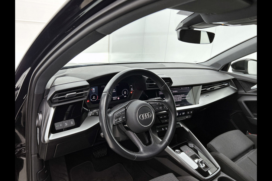 Audi A3 Limousine 30 TFSI Business edition (NAVIGATIE, CAMERA, TRAKHAAK AFNEEMBAAR, 1e EIGENAAR, GOED ONDERHOUDEN)