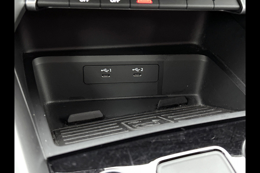 Audi A3 Limousine 30 TFSI Business edition (NAVIGATIE, CAMERA, TRAKHAAK AFNEEMBAAR, 1e EIGENAAR, GOED ONDERHOUDEN)