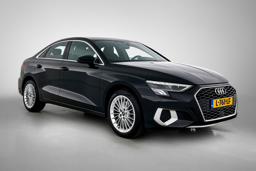 Audi A3 Limousine 30 TFSI Business edition (NAVIGATIE, CAMERA, TRAKHAAK AFNEEMBAAR, 1e EIGENAAR, GOED ONDERHOUDEN)