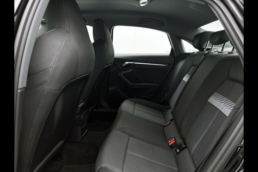 Audi A3 Limousine 30 TFSI Business edition (NAVIGATIE, CAMERA, TRAKHAAK AFNEEMBAAR, 1e EIGENAAR, GOED ONDERHOUDEN)