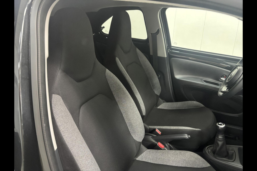 Toyota Aygo X FIRST*ACC*CAMERA*ECC*CARPLAY*5-DEURS*NAP*LM-VELGEN