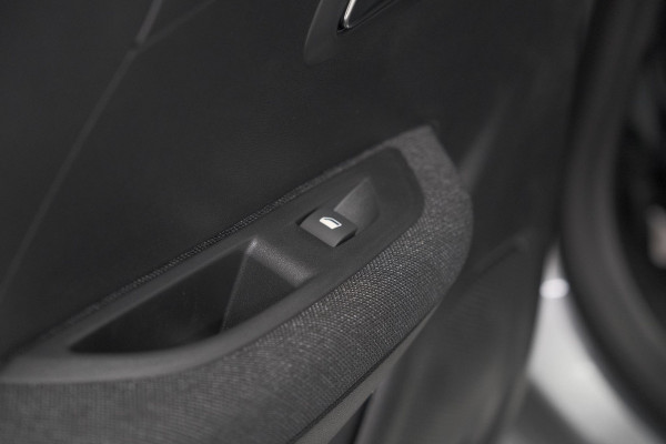 Peugeot 208 1.2 Hybrid 110 e-DCS6 Style | Direct Leverbaar | Apple Carplay | Parkeersensoren