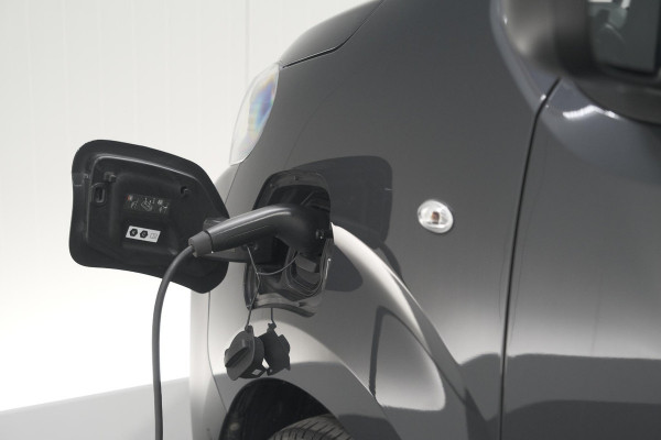 Peugeot e-Expert EV L2 75 kWh | Camera | Betimmering Laadruimte | Dodehoekdetectie | Apple Carplay