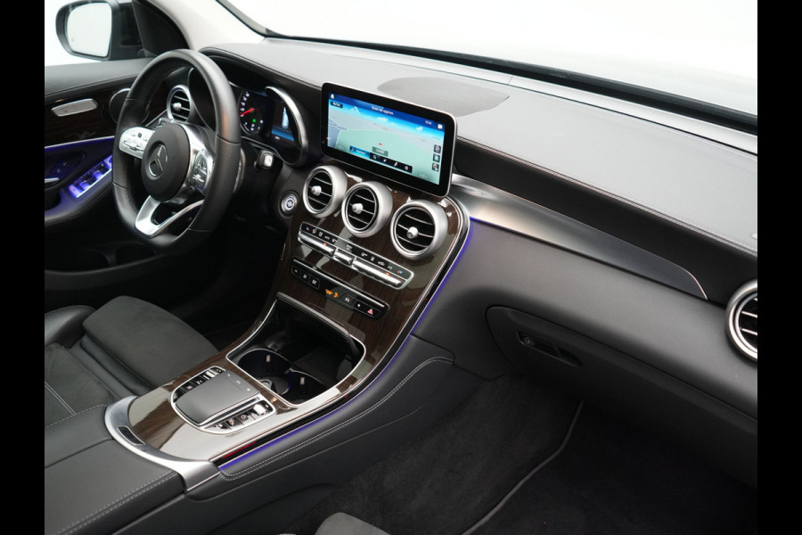 Mercedes-Benz GLC 300e 4MATIC Business Solution AMG PHEV 313pk Dealer O.H. | Trekhaak Af Fabriek | Panodak | Multi Beam LED | Alcantara Sportstoelen Verwarmd | Blis | Camera | Keyless | Sfeerverlichting | Apple Carplay | Navigatie | DAB | Cruise Control | Plug In Hybrid |