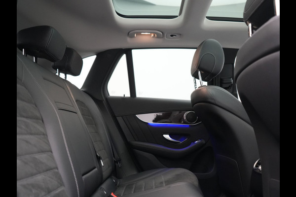 Mercedes-Benz GLC 300e 4MATIC Business Solution AMG PHEV 313pk Dealer O.H. | Trekhaak Af Fabriek | Panodak | Multi Beam LED | Alcantara Sportstoelen Verwarmd | Blis | Camera | Keyless | Sfeerverlichting | Apple Carplay | Navigatie | DAB | Cruise Control | Plug In Hybrid |