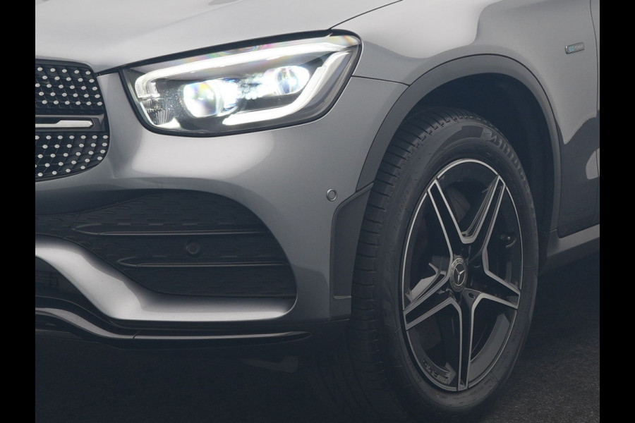 Mercedes-Benz GLC 300e 4MATIC Business Solution AMG PHEV 313pk Dealer O.H. | Trekhaak Af Fabriek | Panodak | Multi Beam LED | Alcantara Sportstoelen Verwarmd | Blis | Camera | Keyless | Sfeerverlichting | Apple Carplay | Navigatie | DAB | Cruise Control | Plug In Hybrid |