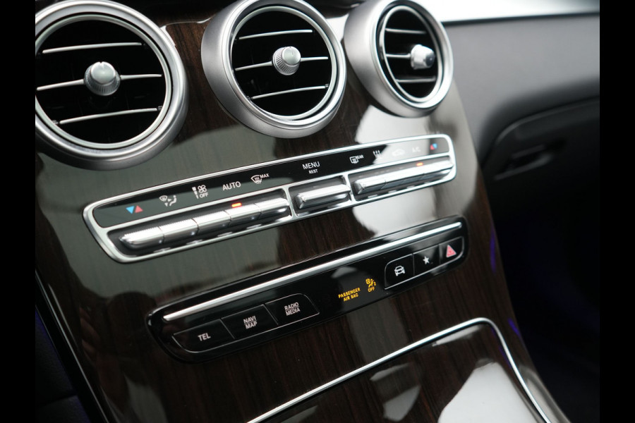 Mercedes-Benz GLC 300e 4MATIC Business Solution AMG PHEV 313pk Dealer O.H. | Trekhaak Af Fabriek | Panodak | Multi Beam LED | Alcantara Sportstoelen Verwarmd | Blis | Camera | Keyless | Sfeerverlichting | Apple Carplay | Navigatie | DAB | Cruise Control | Plug In Hybrid |