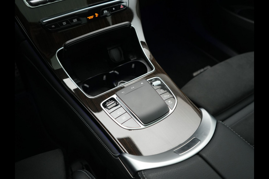 Mercedes-Benz GLC 300e 4MATIC Business Solution AMG PHEV 313pk Dealer O.H. | Trekhaak Af Fabriek | Panodak | Multi Beam LED | Alcantara Sportstoelen Verwarmd | Blis | Camera | Keyless | Sfeerverlichting | Apple Carplay | Navigatie | DAB | Cruise Control | Plug In Hybrid |