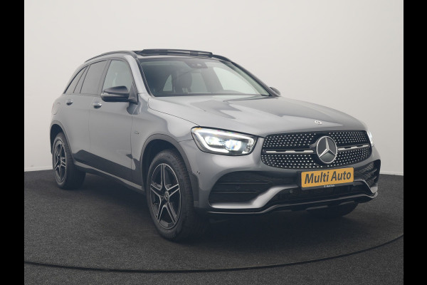 Mercedes-Benz GLC 300e 4MATIC Business Solution AMG PHEV 313pk Dealer O.H. | Trekhaak Af Fabriek | Panodak | Multi Beam LED | Alcantara Sportstoelen Verwarmd | Blis | Camera | Keyless | Sfeerverlichting | Apple Carplay | Navigatie | DAB | Cruise Control | Plug In Hybrid |