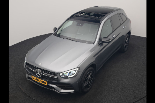 Mercedes-Benz GLC 300e 4MATIC Business Solution AMG PHEV 313pk Dealer O.H. | Trekhaak Af Fabriek | Panodak | Multi Beam LED | Alcantara Sportstoelen Verwarmd | Blis | Camera | Keyless | Sfeerverlichting | Apple Carplay | Navigatie | DAB | Cruise Control | Plug In Hybrid |