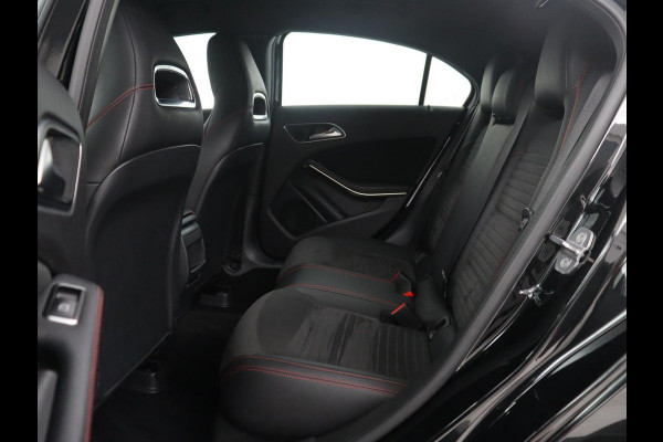 Mercedes-Benz A-Klasse 180 Business Solution AMG | Leder/alcantara | Stoelverwarming | Cruise control | Navigatie | Bluetooth | Camera | Park assist | Trekhaak