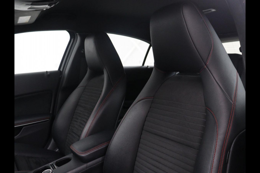 Mercedes-Benz A-Klasse 180 Business Solution AMG | Leder/alcantara | Stoelverwarming | Cruise control | Navigatie | Bluetooth | Camera | Park assist | Trekhaak
