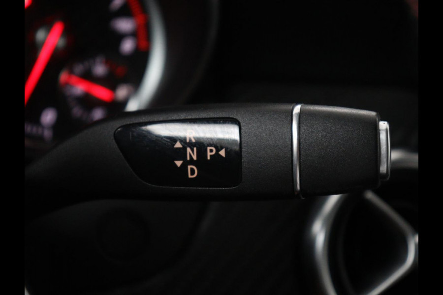 Mercedes-Benz A-Klasse 180 Business Solution AMG | Leder/alcantara | Stoelverwarming | Cruise control | Navigatie | Bluetooth | Camera | Park assist | Trekhaak