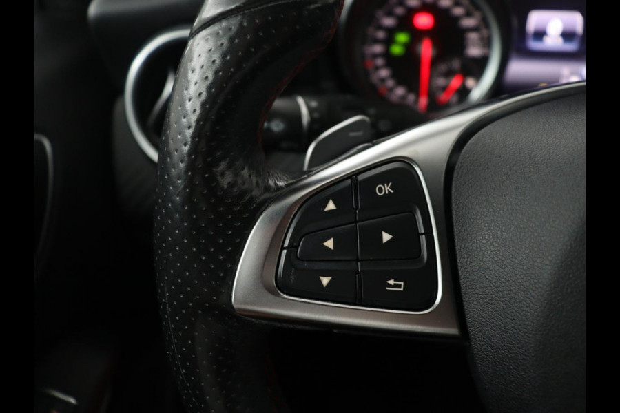 Mercedes-Benz A-Klasse 180 Business Solution AMG | Leder/alcantara | Stoelverwarming | Cruise control | Navigatie | Bluetooth | Camera | Park assist | Trekhaak