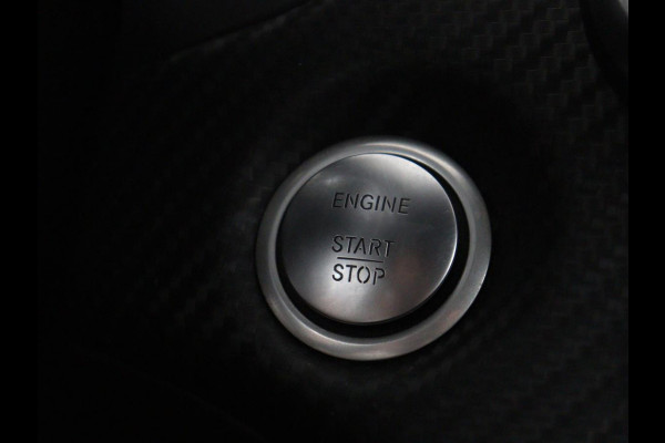 Mercedes-Benz A-Klasse 180 Business Solution AMG | Leder/alcantara | Stoelverwarming | Cruise control | Navigatie | Bluetooth | Camera | Park assist | Trekhaak