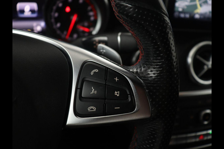 Mercedes-Benz A-Klasse 180 Business Solution AMG | Leder/alcantara | Stoelverwarming | Cruise control | Navigatie | Bluetooth | Camera | Park assist | Trekhaak