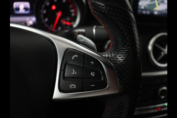 Mercedes-Benz A-Klasse 180 Business Solution AMG | Leder/alcantara | Stoelverwarming | Cruise control | Navigatie | Bluetooth | Camera | Park assist | Trekhaak