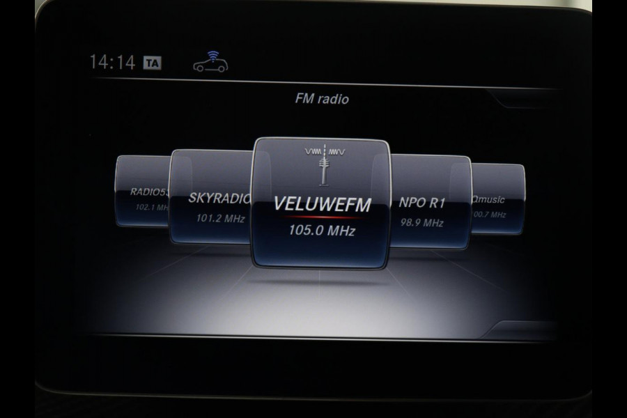 Mercedes-Benz A-Klasse 180 Business Solution AMG | Leder/alcantara | Stoelverwarming | Cruise control | Navigatie | Bluetooth | Camera | Park assist | Trekhaak