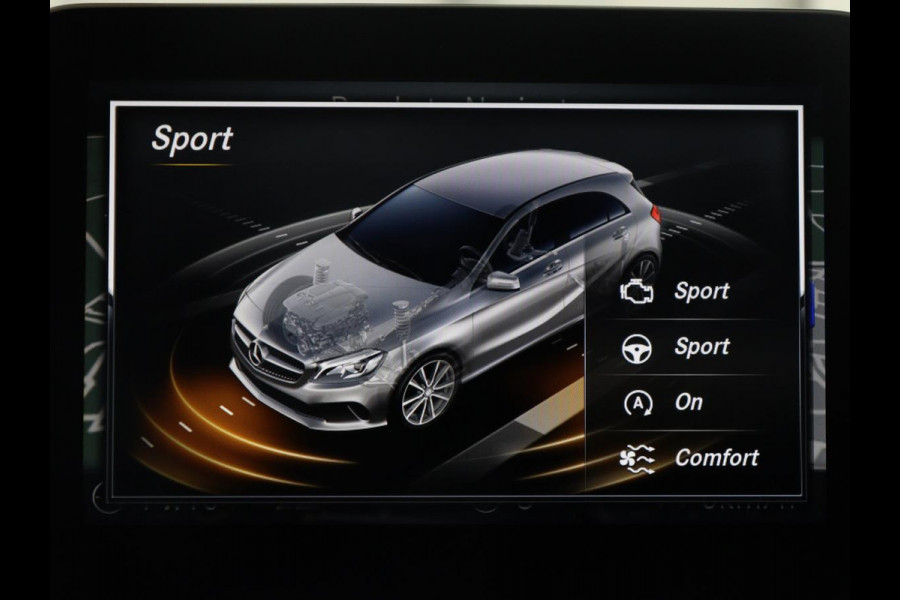 Mercedes-Benz A-Klasse 180 Business Solution AMG | Leder/alcantara | Stoelverwarming | Cruise control | Navigatie | Bluetooth | Camera | Park assist | Trekhaak