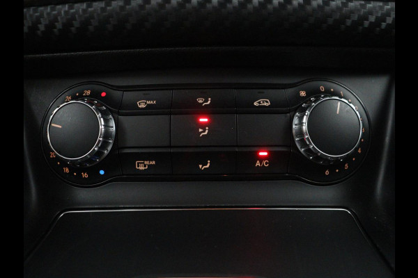 Mercedes-Benz A-Klasse 180 Business Solution AMG | Leder/alcantara | Stoelverwarming | Cruise control | Navigatie | Bluetooth | Camera | Park assist | Trekhaak