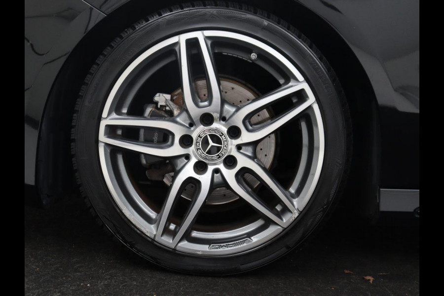 Mercedes-Benz A-Klasse 180 Business Solution AMG | Leder/alcantara | Stoelverwarming | Cruise control | Navigatie | Bluetooth | Camera | Park assist | Trekhaak