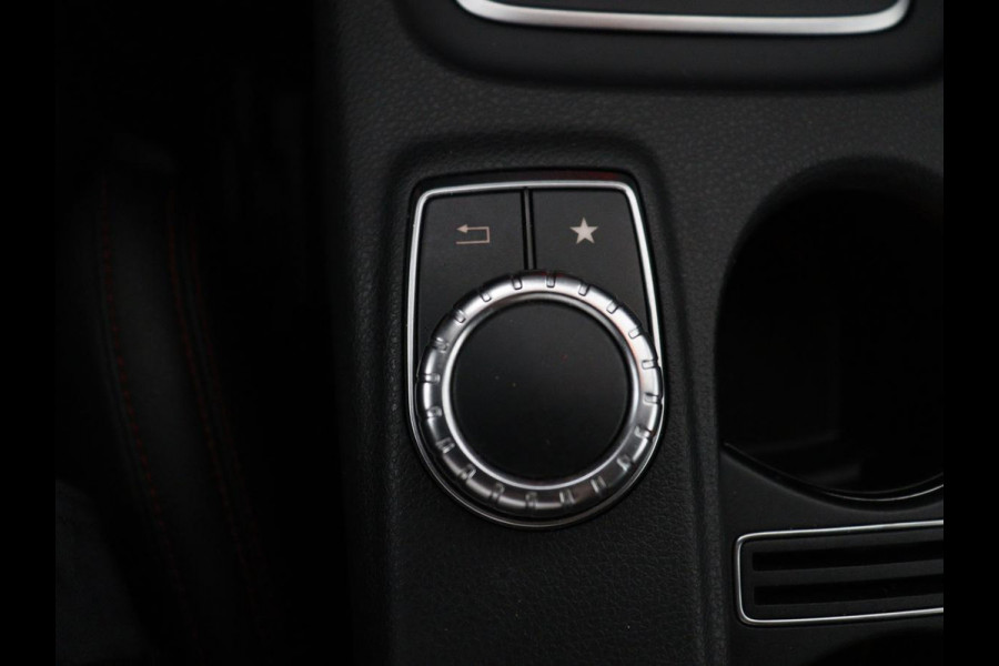 Mercedes-Benz A-Klasse 180 Business Solution AMG | Leder/alcantara | Stoelverwarming | Cruise control | Navigatie | Bluetooth | Camera | Park assist | Trekhaak