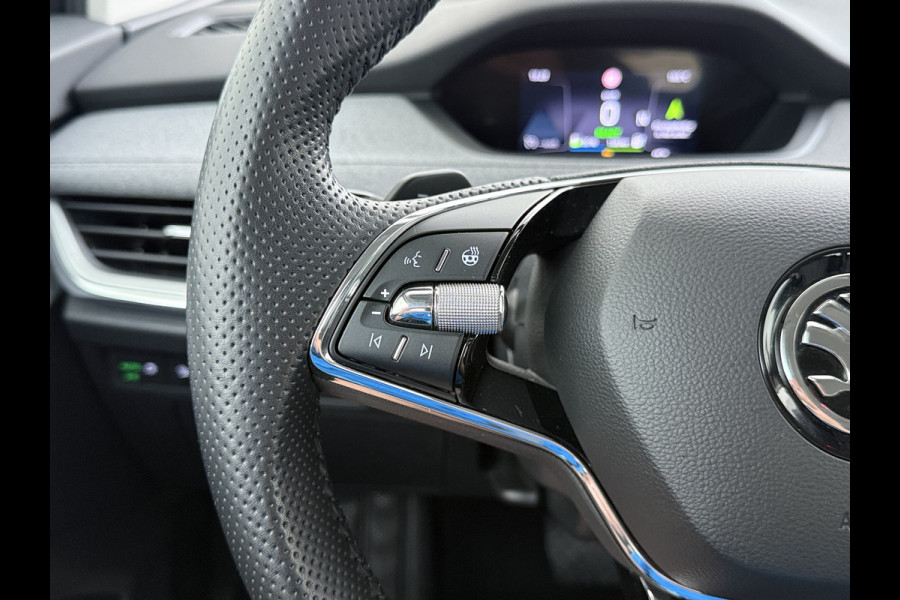 Škoda ENYAQ iV 80 204PK SOH 91% Verlichte Grille Trekhaak Stoel+Stuurverwarming 3-Zone Ecc Camera Apple Carplay Android Auto Navi Sport Pakket Led Matrix Rijstrooksensor Isofix Keyless 1.000KG Trekgewicht Origineel Nederlandse Auto