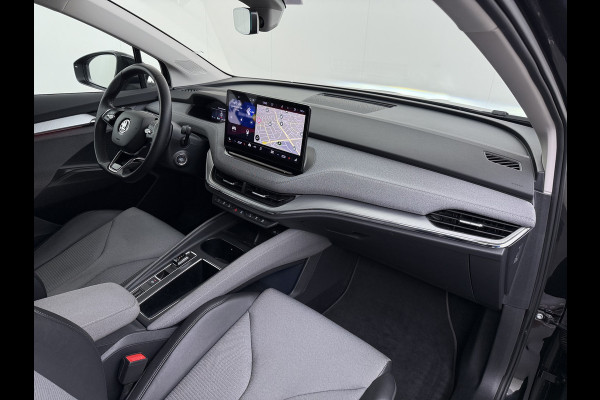 Škoda ENYAQ iV 80 204PK SOH 91% Verlichte Grille Trekhaak Stoel+Stuurverwarming 3-Zone Ecc Camera Apple Carplay Android Auto Navi Sport Pakket Led Matrix Rijstrooksensor Isofix Keyless 1.000KG Trekgewicht Origineel Nederlandse Auto
