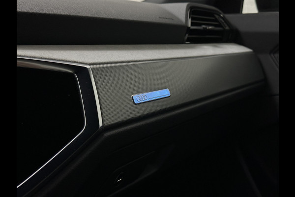 Audi Q3 35 TFSI S-Line | ACC | Trekhaak | Leder | Sportstoelen | Matrix-LED | Standkachel | Sfeerverlichting | Uniek Interieur | Carplay | 20 inch | Audi-Sound | Getint Glas | Lane-Assist | Stoelverwarming | Virtual-Cockpit | Dodehoek |