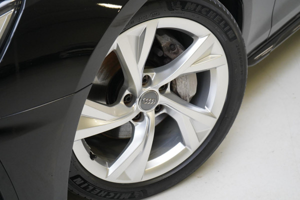 Audi A4 Avant 40 TFSI S edition Competition | Zwart optiek | Panoramadak | Trekhaak | Adaptive | Carplay | Camera | Leder | Sportstoelen