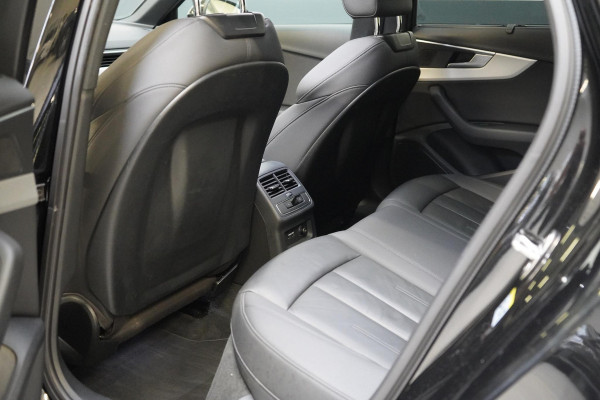Audi A4 Avant 40 TFSI S edition Competition | Zwart optiek | Panoramadak | Trekhaak | Adaptive | Carplay | Camera | Leder | Sportstoelen