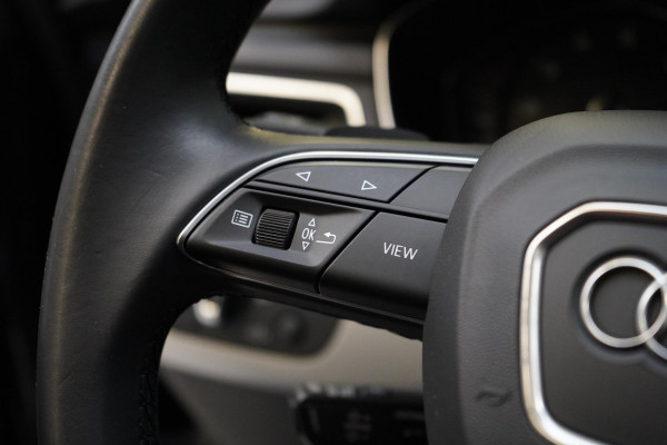 Audi A4 Avant 40 TFSI S edition Competition | Zwart optiek | Panoramadak | Trekhaak | Adaptive | Carplay | Camera | Leder | Sportstoelen