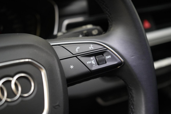 Audi A4 Avant 40 TFSI S edition Competition | Zwart optiek | Panoramadak | Trekhaak | Adaptive | Carplay | Camera | Leder | Sportstoelen
