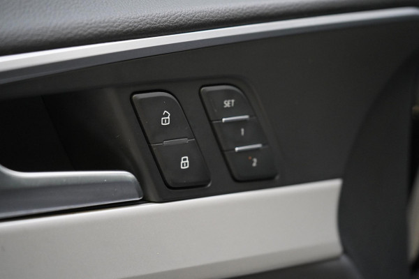 Audi A4 Avant 40 TFSI S edition Competition | Zwart optiek | Panoramadak | Trekhaak | Adaptive | Carplay | Camera | Leder | Sportstoelen