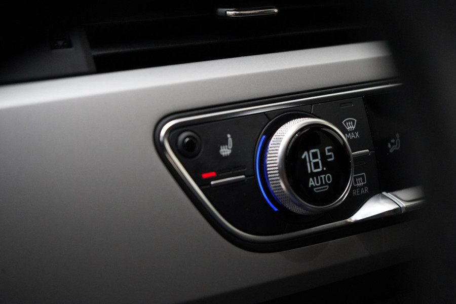 Audi A4 Avant 40 TFSI S edition Competition | Zwart optiek | Panoramadak | Trekhaak | Adaptive | Carplay | Camera | Leder | Sportstoelen