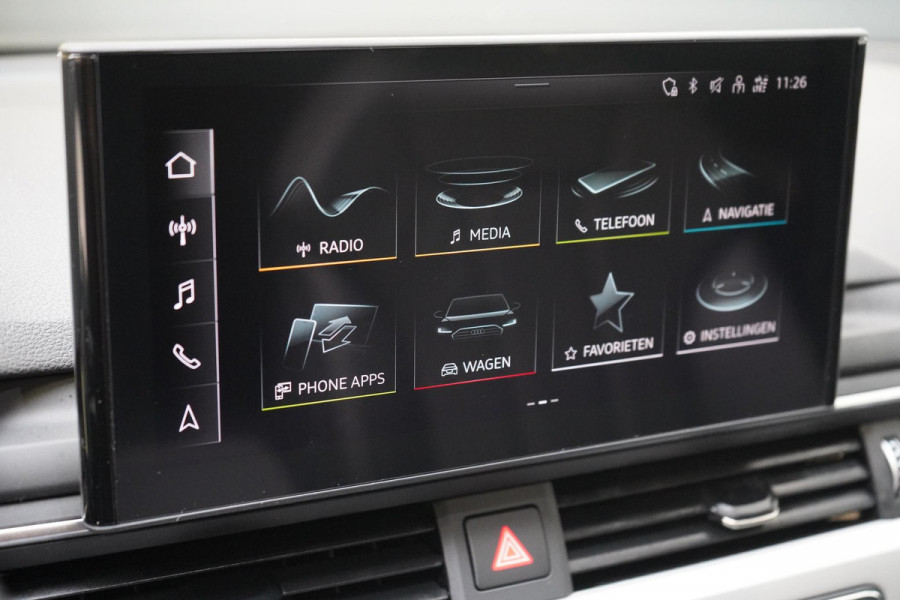 Audi A4 Avant 40 TFSI S edition Competition | Zwart optiek | Panoramadak | Trekhaak | Adaptive | Carplay | Camera | Leder | Sportstoelen