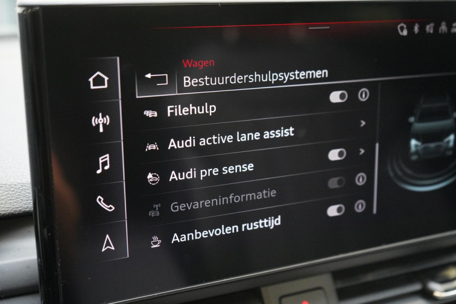 Audi A4 Avant 40 TFSI S edition Competition | Zwart optiek | Panoramadak | Trekhaak | Adaptive | Carplay | Camera | Leder | Sportstoelen