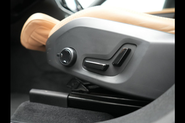 Volvo XC60 T6 AWD Plus Dark LONG RANGE PHEV 350pk Dealer O.H. | Trekhaak Af Fabriek | Panodak | Adaptive Cruise | 360 Camera | Nappa Lederen Sportstoelen Memory & Ventilatie | Blis | Keyless | Stoelen & Stuur Verwarmd | Google Assistent | Apple Carplay  Plug In Hybrid |