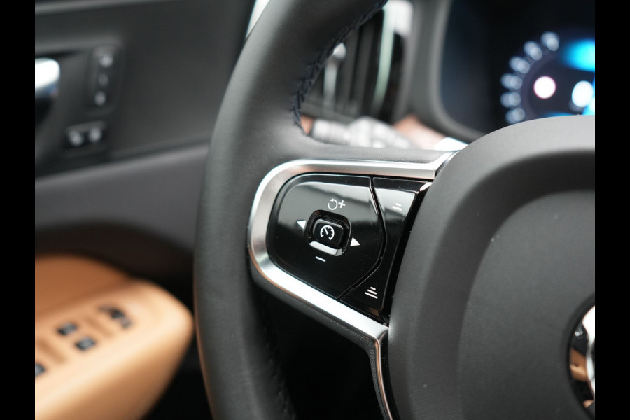 Volvo XC60 T6 AWD Plus Dark LONG RANGE PHEV 350pk Dealer O.H. | Trekhaak Af Fabriek | Panodak | Adaptive Cruise | 360 Camera | Nappa Lederen Sportstoelen Memory & Ventilatie | Blis | Keyless | Stoelen & Stuur Verwarmd | Google Assistent | Apple Carplay  Plug In Hybrid |