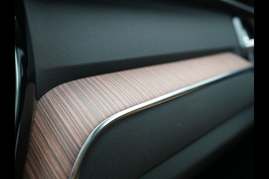 Volvo XC60 T6 AWD Plus Dark LONG RANGE PHEV 350pk Dealer O.H. | Trekhaak Af Fabriek | Panodak | Adaptive Cruise | 360 Camera | Nappa Lederen Sportstoelen Memory & Ventilatie | Blis | Keyless | Stoelen & Stuur Verwarmd | Google Assistent | Apple Carplay  Plug In Hybrid |