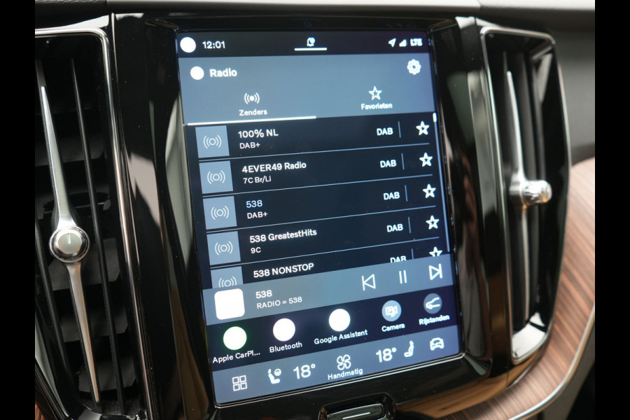 Volvo XC60 T6 AWD Plus Dark LONG RANGE PHEV 350pk Dealer O.H. | Trekhaak Af Fabriek | Panodak | Adaptive Cruise | 360 Camera | Nappa Lederen Sportstoelen Memory & Ventilatie | Blis | Keyless | Stoelen & Stuur Verwarmd | Google Assistent | Apple Carplay  Plug In Hybrid |