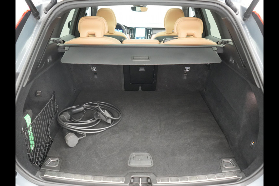 Volvo XC60 T6 AWD Plus Dark LONG RANGE PHEV 350pk Dealer O.H. | Trekhaak Af Fabriek | Panodak | Adaptive Cruise | 360 Camera | Nappa Lederen Sportstoelen Memory & Ventilatie | Blis | Keyless | Stoelen & Stuur Verwarmd | Google Assistent | Apple Carplay  Plug In Hybrid |