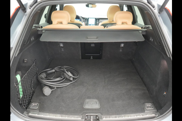 Volvo XC60 T6 AWD Plus Dark LONG RANGE PHEV 350pk Dealer O.H. | Trekhaak Af Fabriek | Panodak | Adaptive Cruise | 360 Camera | Nappa Lederen Sportstoelen Memory & Ventilatie | Blis | Keyless | Stoelen & Stuur Verwarmd | Google Assistent | Apple Carplay  Plug In Hybrid |