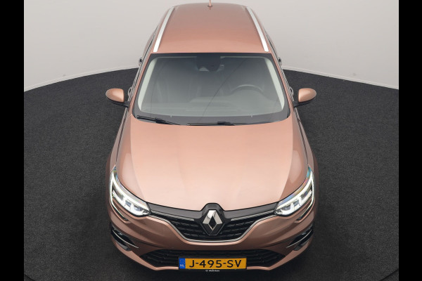 Renault Mégane Estate 1.3 TCe Intens 141pk | Trekhaak | Keyless Entry | Sfeerverlichting | LED Koplampen | Cruise Control | Navigatie | DAB | Lane Assist | Climate Control |