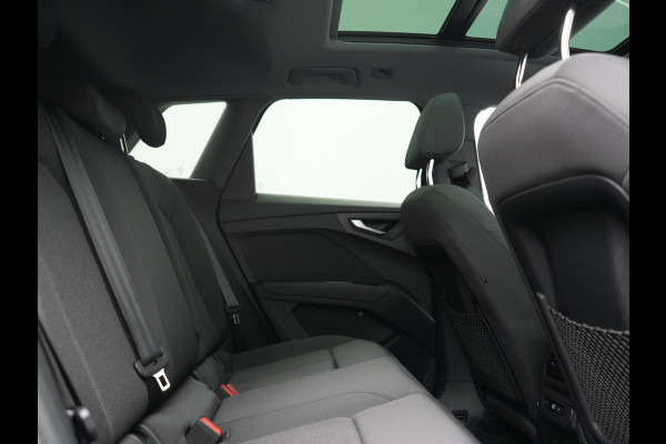 Audi Q4 e-tron 45 Quattro Edition 77 kWh 265pk Dealer O.H. | Panoramadak | Sonos Audio | Navigatie Ful Map | Virtual Cockpit | DAB | 19"L.M |
