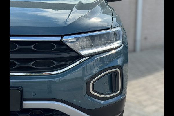 Volkswagen T-Roc 1.0 TSI Life Business CAMERA / ACC / STOEL & STUURVERW / LED / KEYLESS GO / TELEFOONLADER / ECC / CARPLAY / NAVI